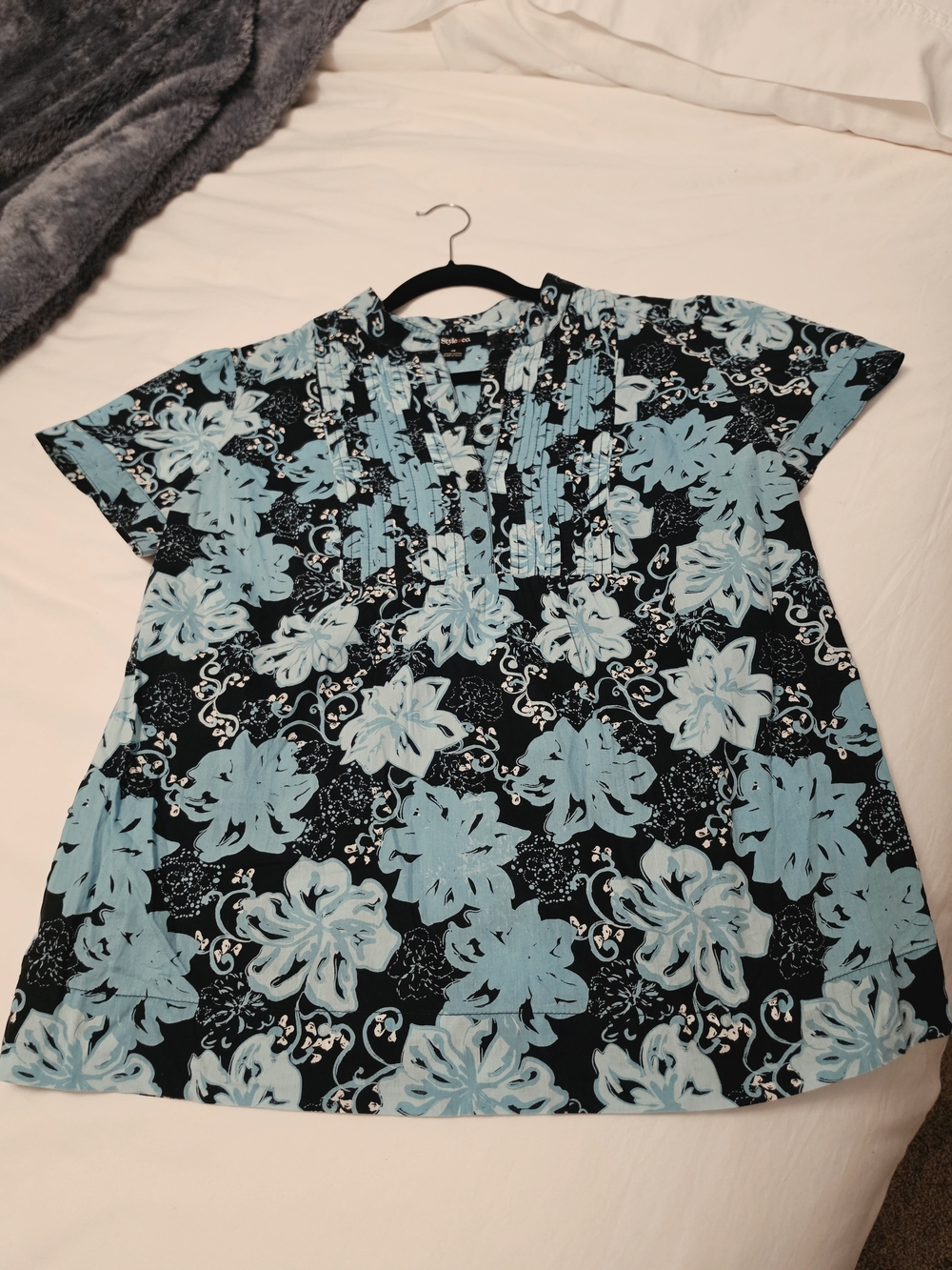 Style & Co Short Sleeve Pintuck Blouse - Black & Blue Floral - Sz 14